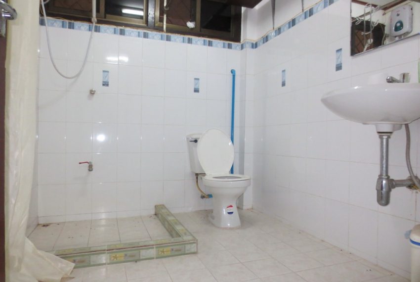 House for rent near Patuoxay (11)