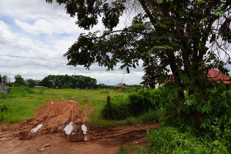 Land for close Daovieng party hall (3)
