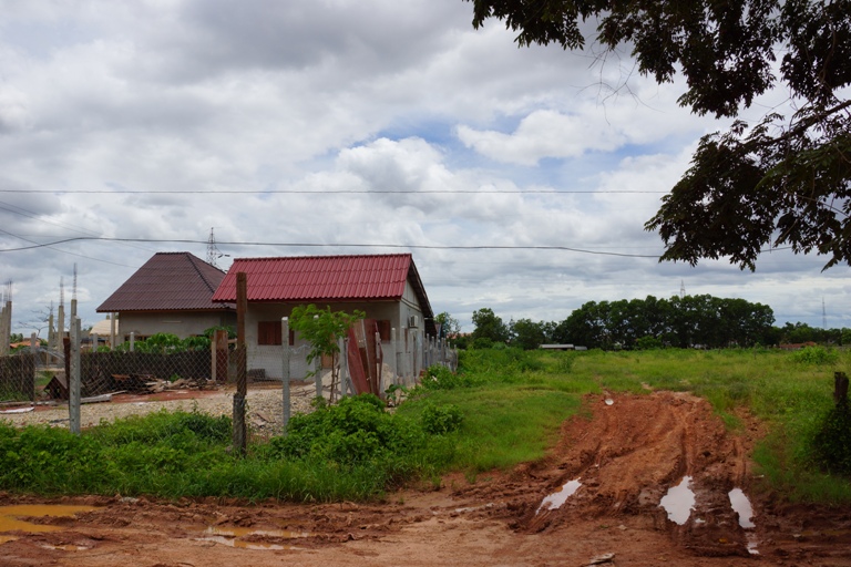 Land for close Daovieng party hall (4)