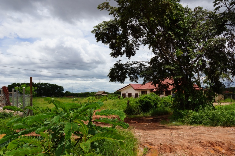 Land for close Daovieng party hall (7)