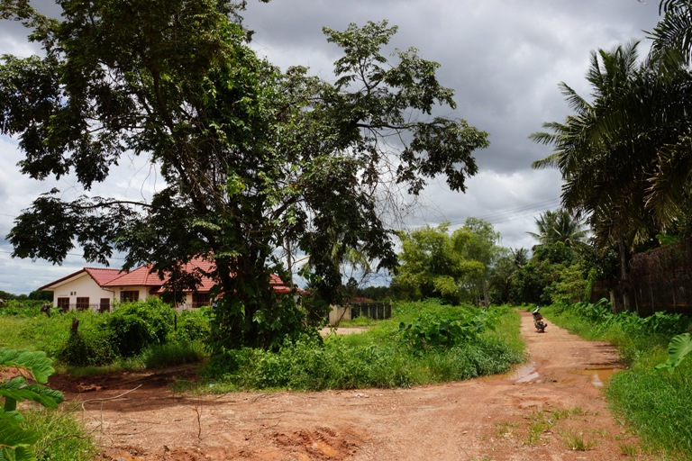 Land for close Daovieng party hall (8)