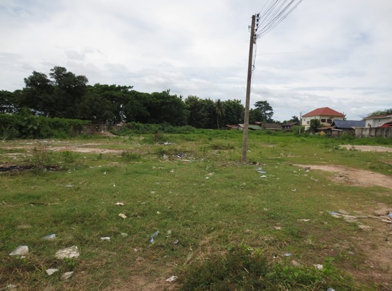 Land in Vientiane (3)