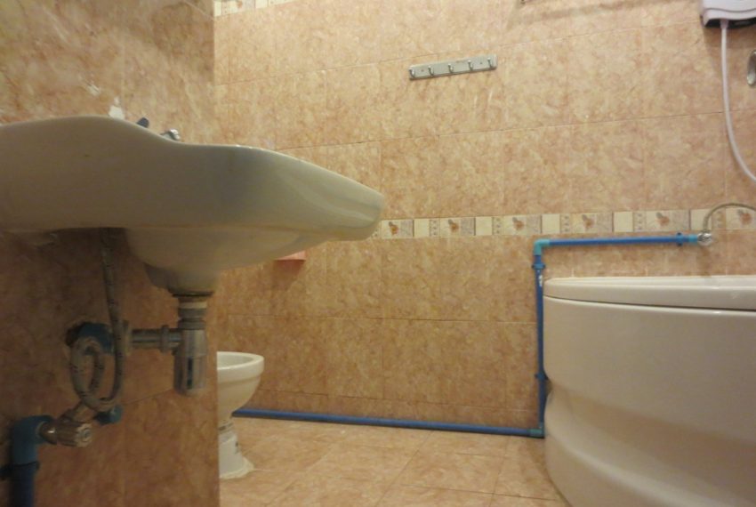 House for Rent (2)